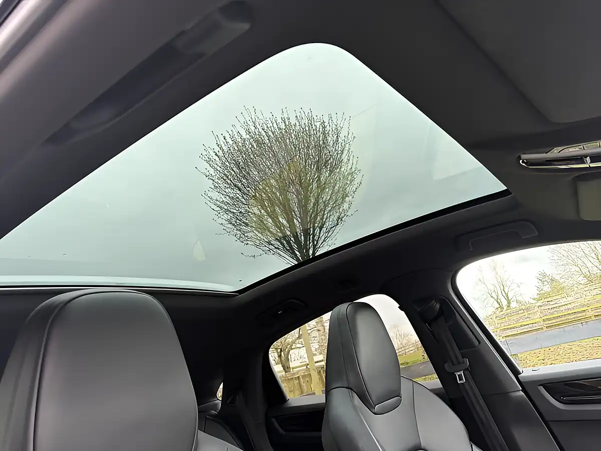 Used 2019 Porsche Cayenne Sport Coupe Carrera White - Interior and Exterior details 20