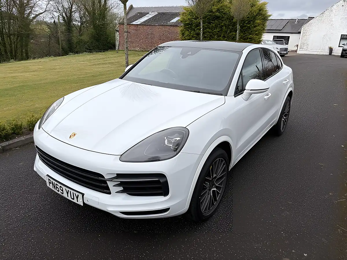 Used 2019 Porsche Cayenne Sport Coupe Carrera White - Interior and Exterior details 8