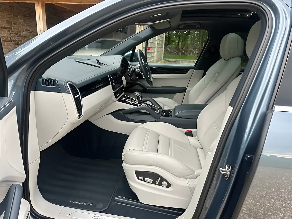 Used 2019 Porsche Cayenne Sportdesign Blue - Interior and Exterior details 2