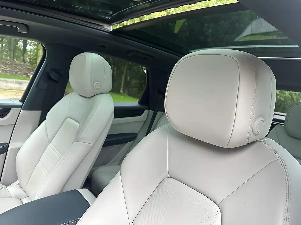 Used 2019 Porsche Cayenne Sportdesign Blue - Interior and Exterior details 4