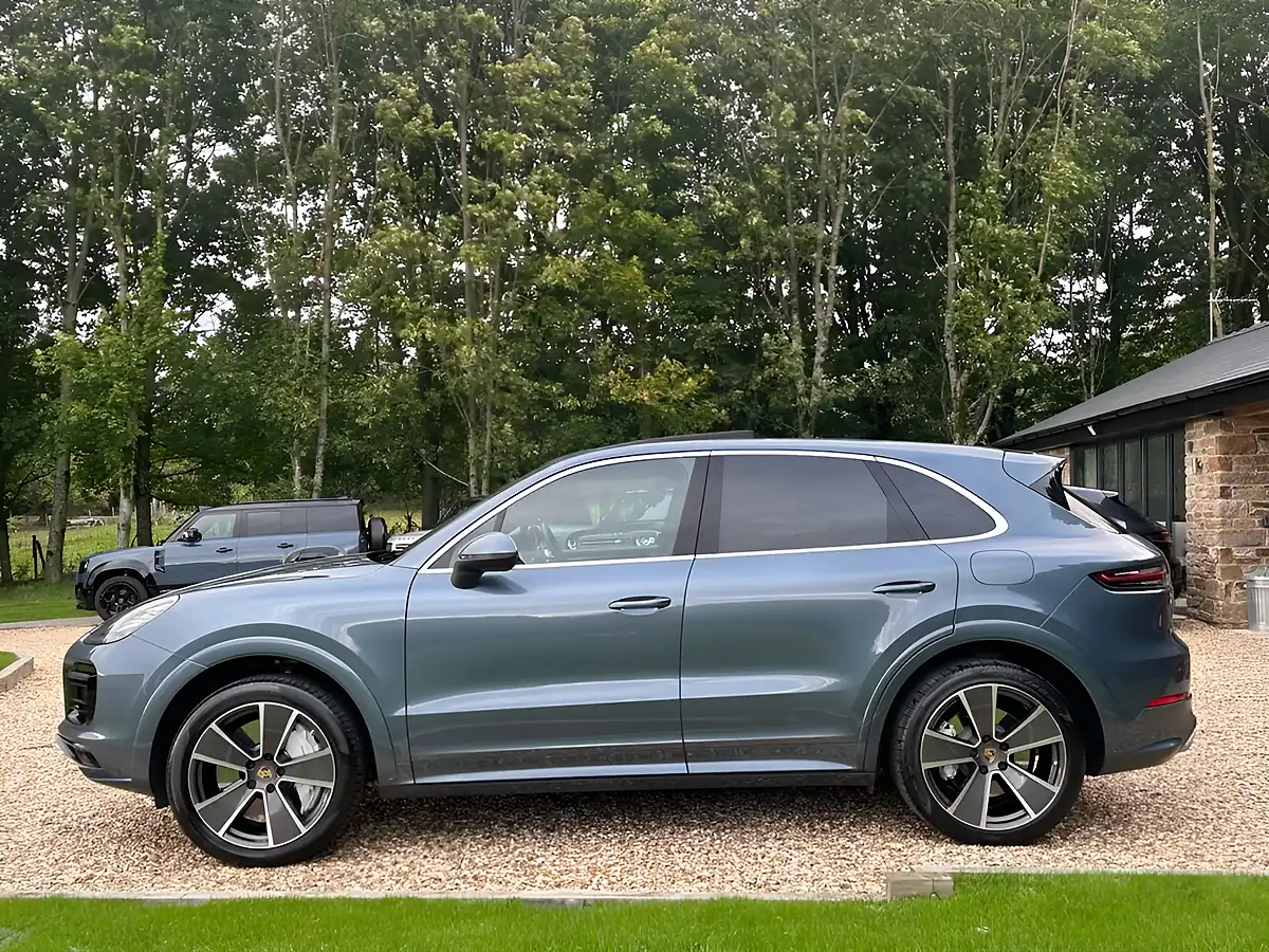 Used 2019 Porsche Cayenne Sportdesign Blue - Interior and Exterior details 5