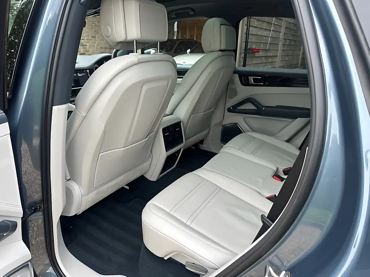 Used 2019 Porsche Cayenne Sportdesign Blue - Interior and Exterior details 7