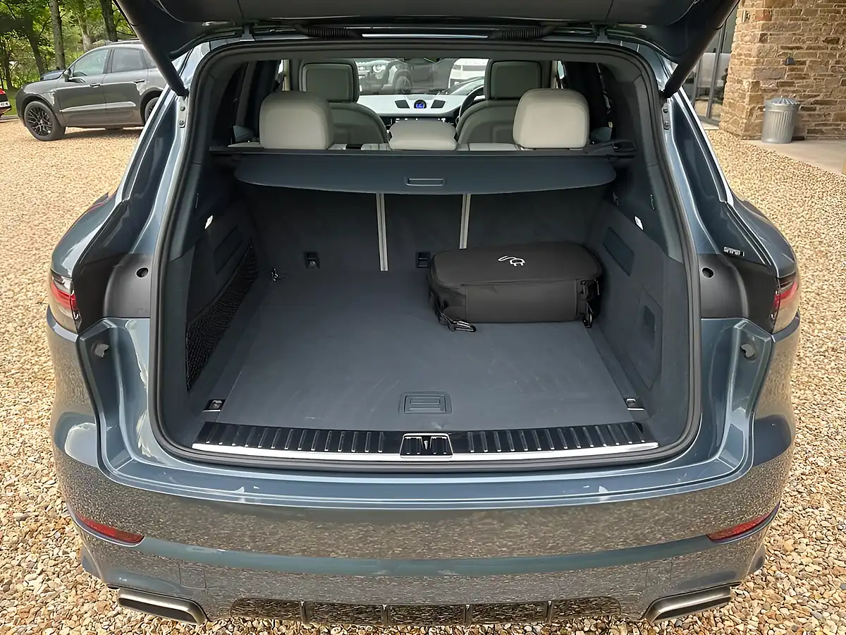 Used 2019 Porsche Cayenne Sportdesign Blue - Interior and Exterior details 8