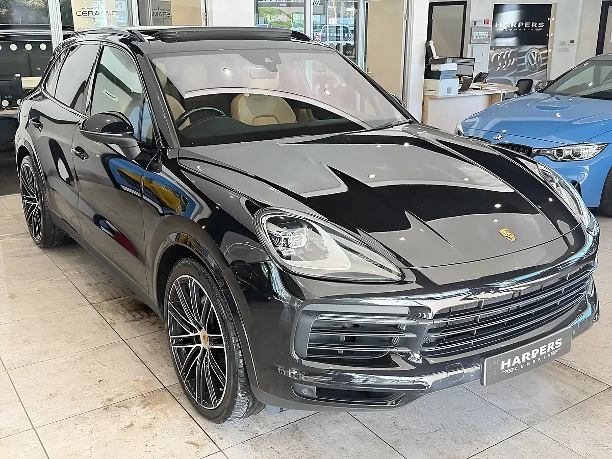 Used 2019 Porsche Cayenne T Black - Interior and Exterior details 10