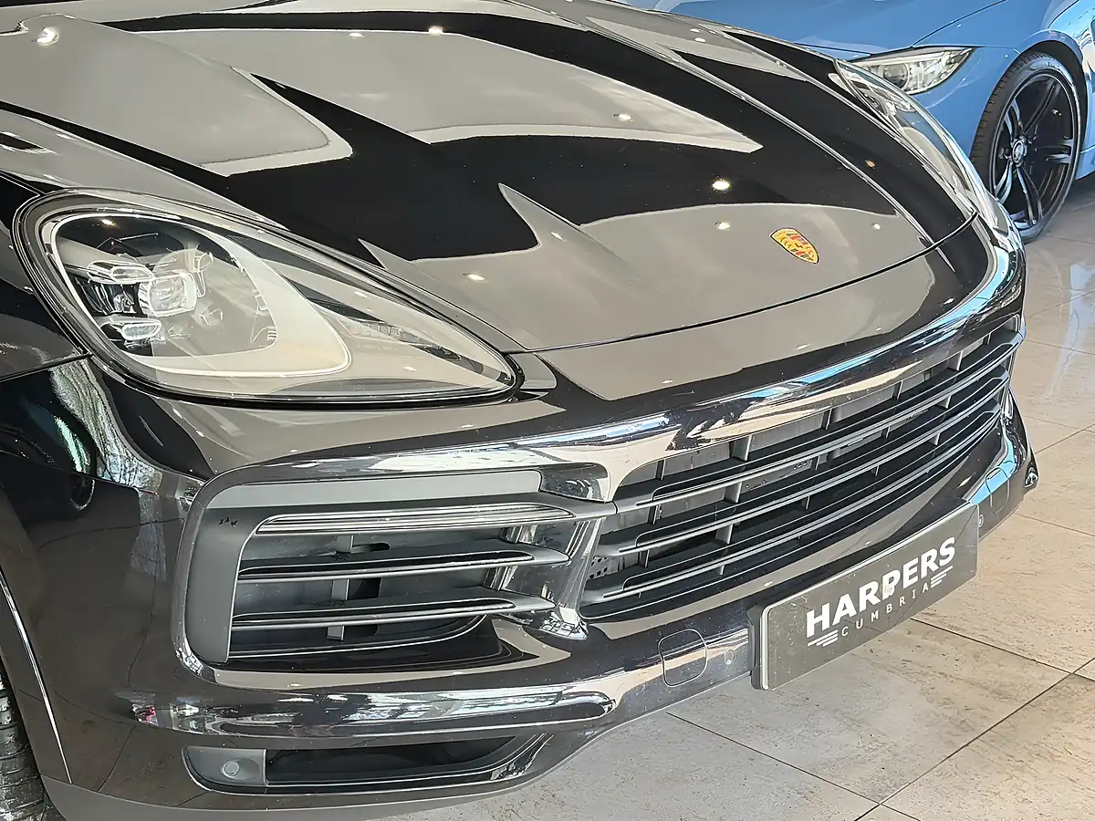 Used 2019 Porsche Cayenne T Black - Interior and Exterior details 11