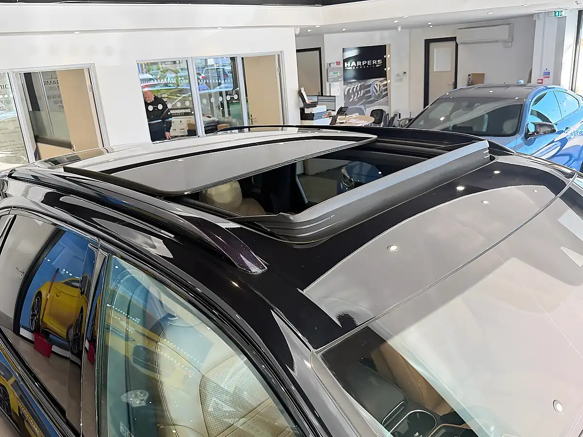 Used 2019 Porsche Cayenne T Black - Interior and Exterior details 13