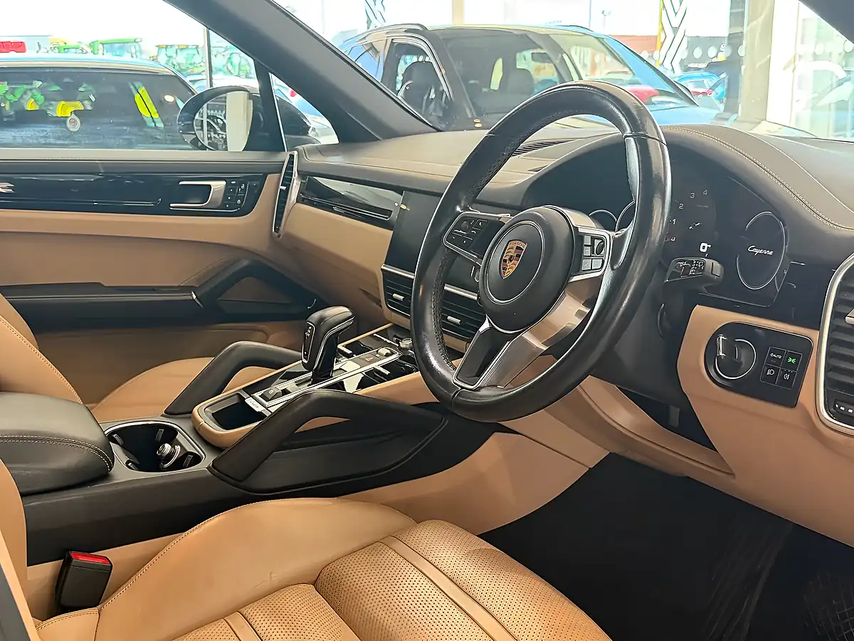 Used 2019 Porsche Cayenne T Black - Interior and Exterior details 15