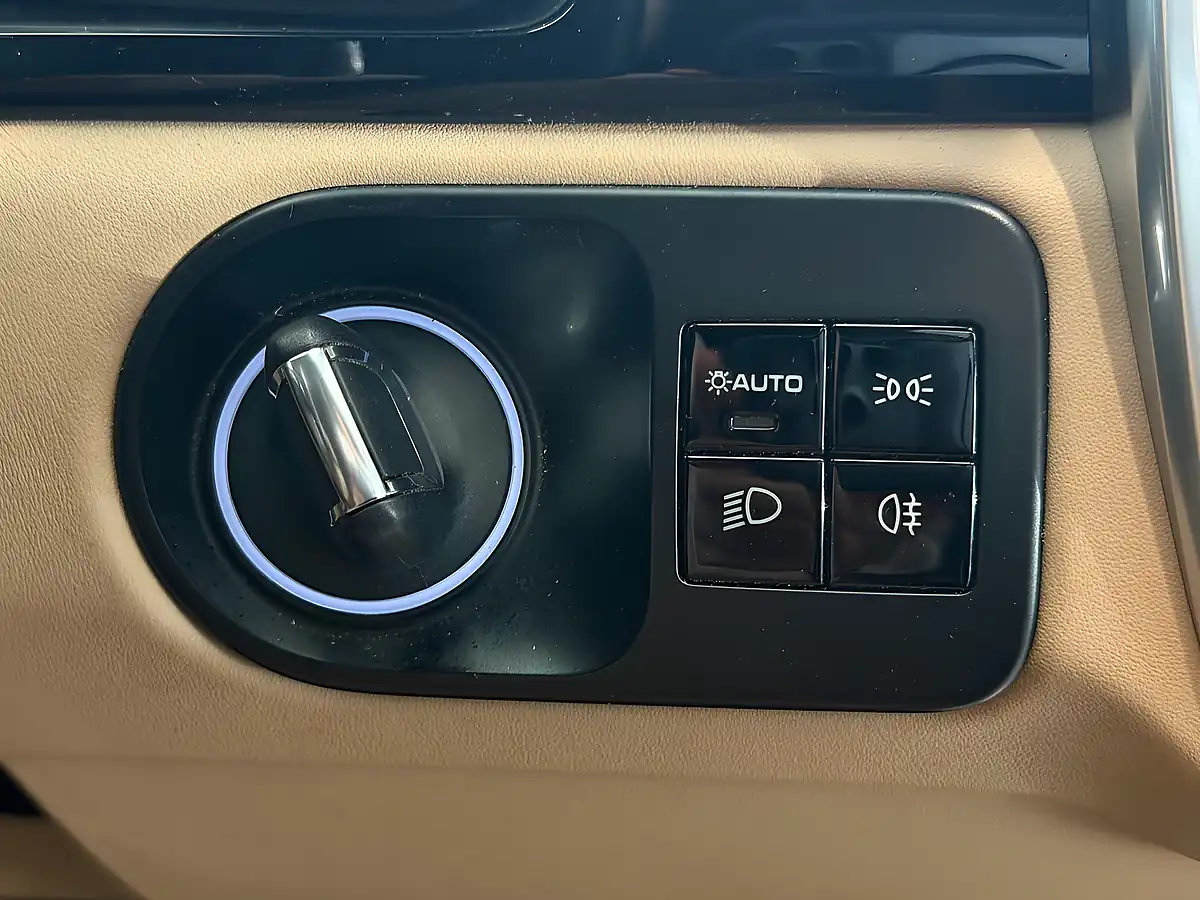Used 2019 Porsche Cayenne T Black - Interior and Exterior details 16