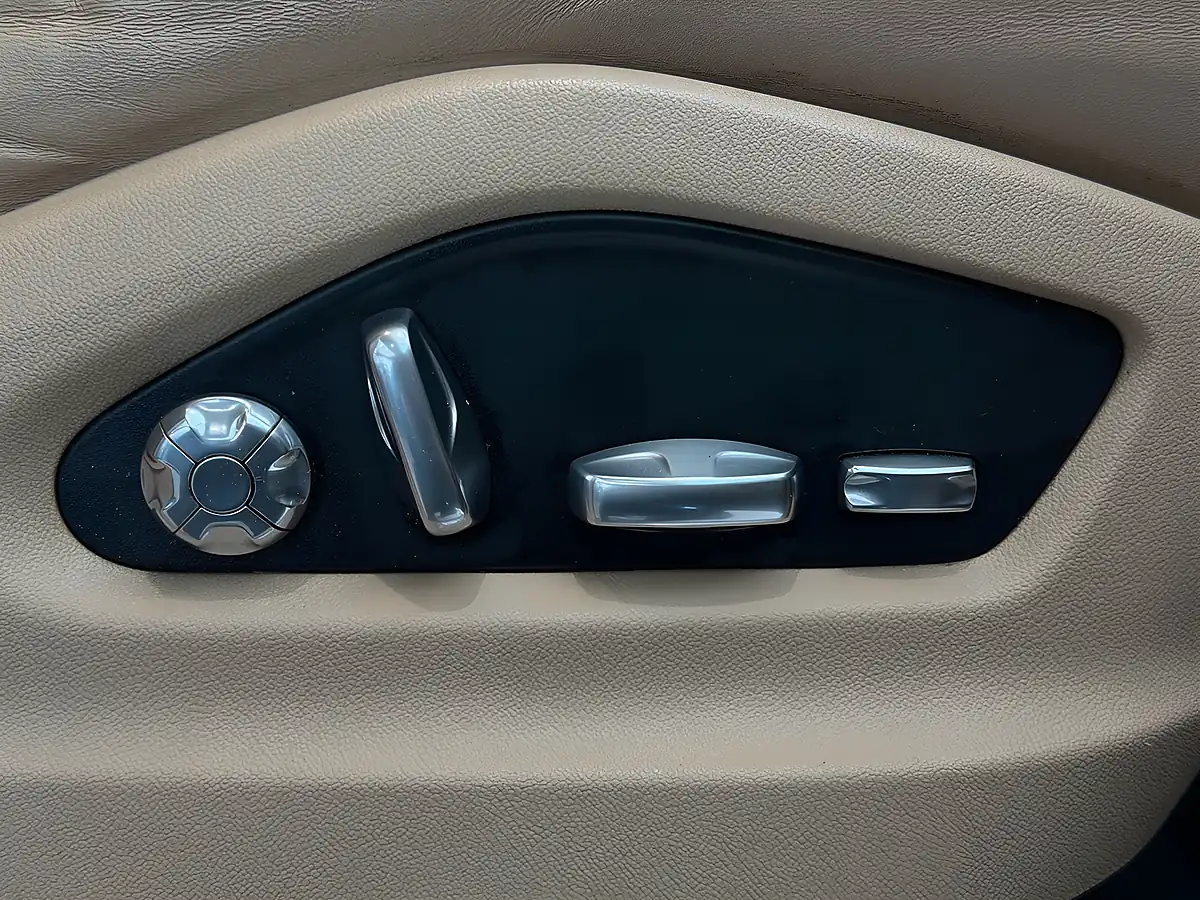 Used 2019 Porsche Cayenne T Black - Interior and Exterior details 17