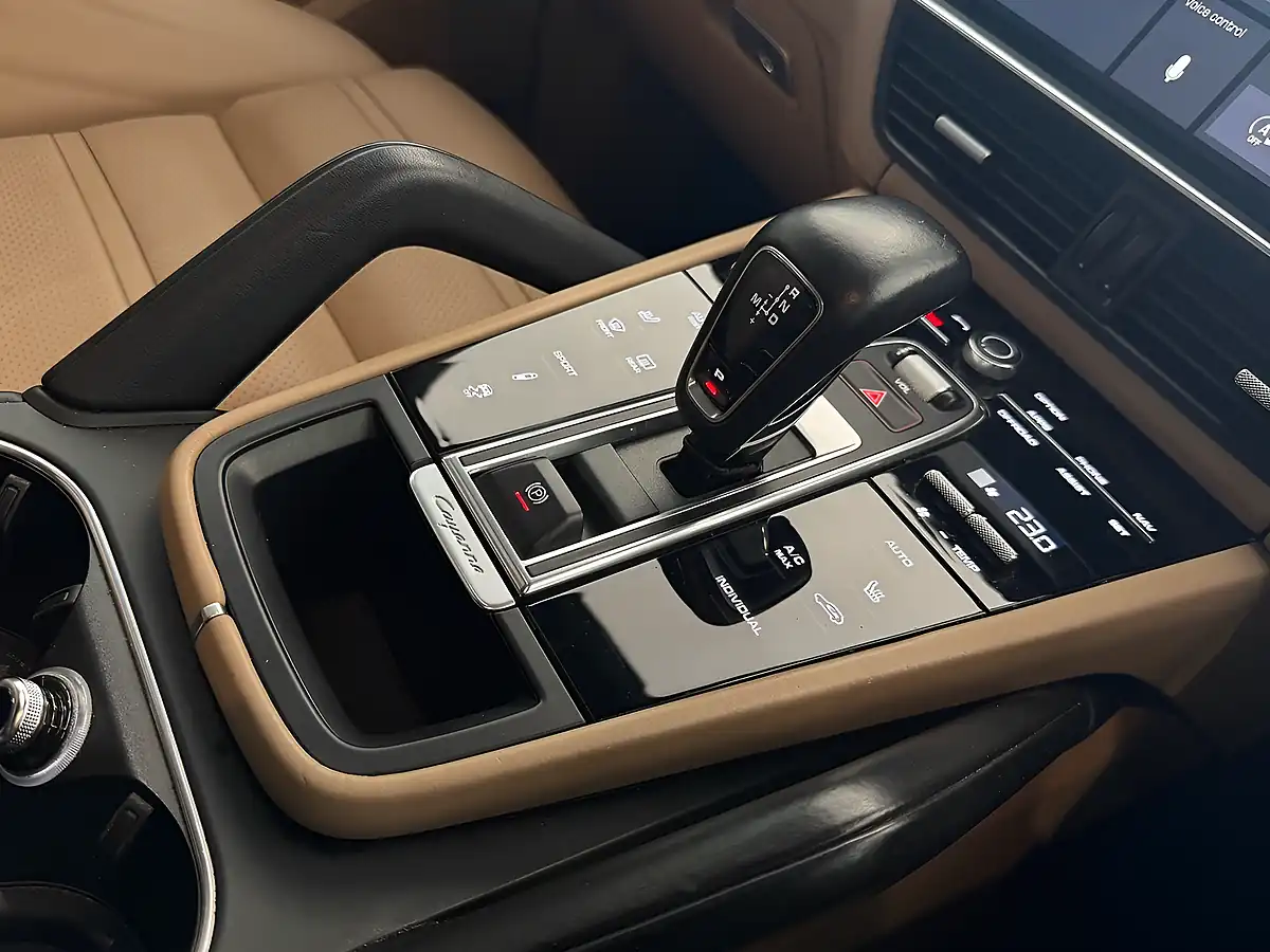 Used 2019 Porsche Cayenne T Black - Interior and Exterior details 19