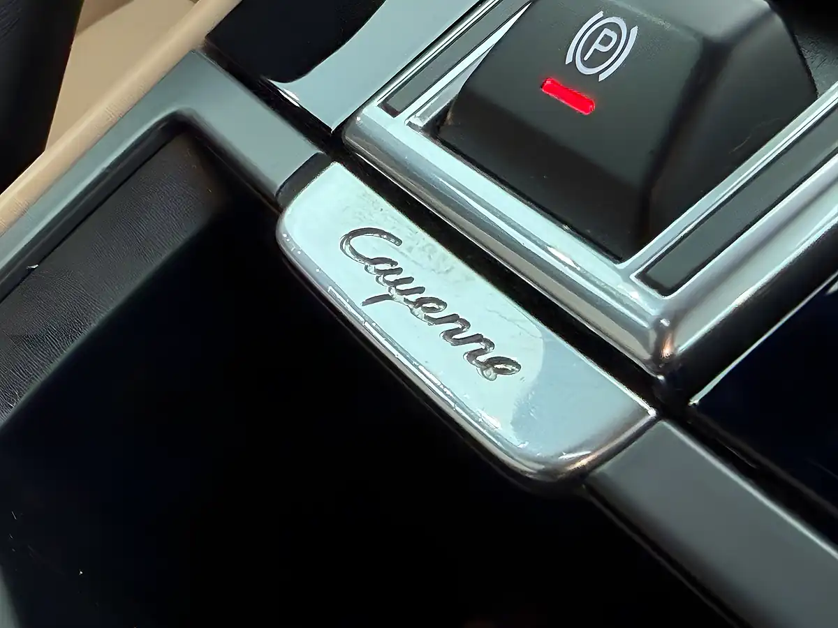 Used 2019 Porsche Cayenne T Black - Interior and Exterior details 20