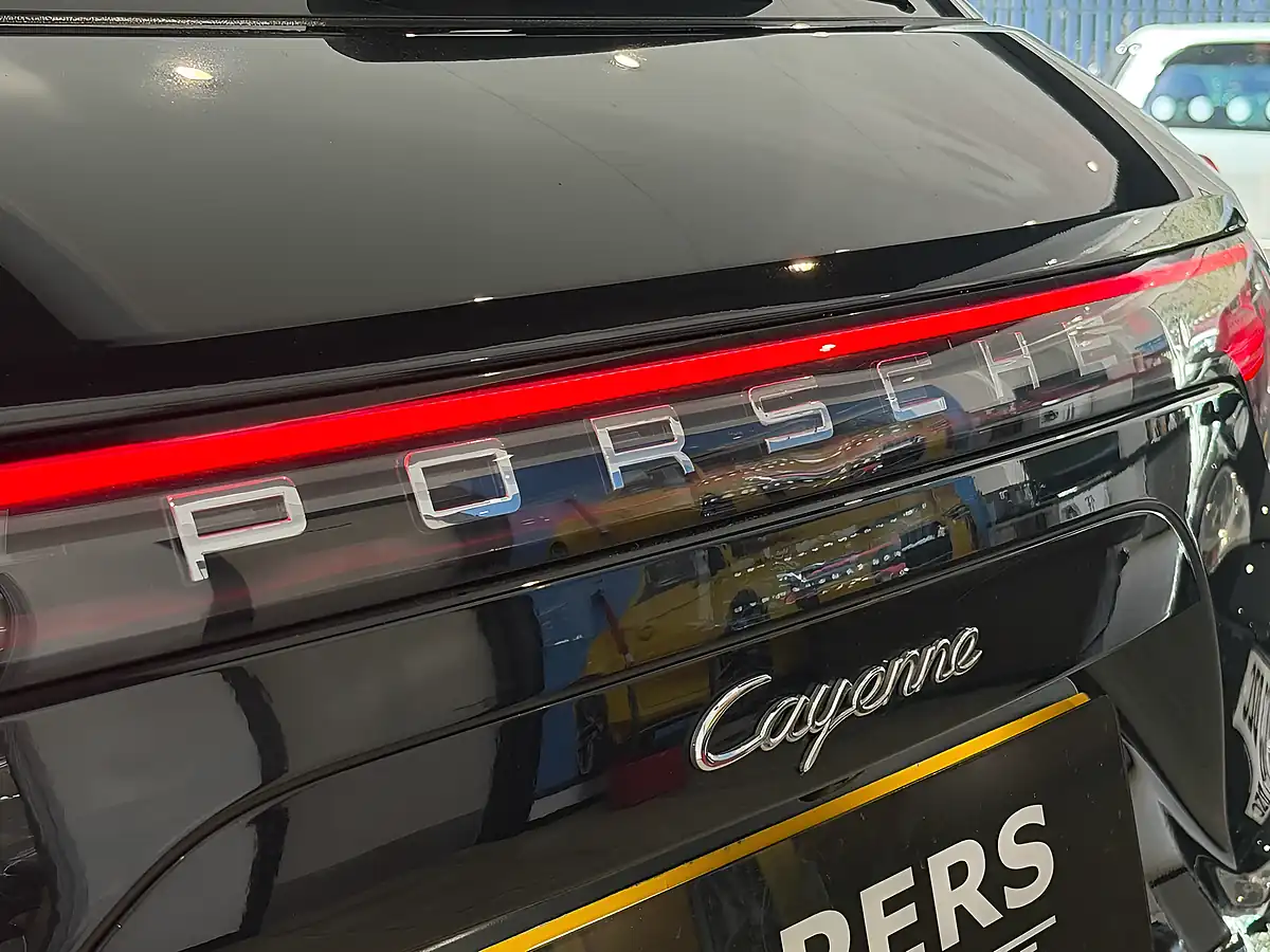 Used 2019 Porsche Cayenne T Black - Interior and Exterior details 7