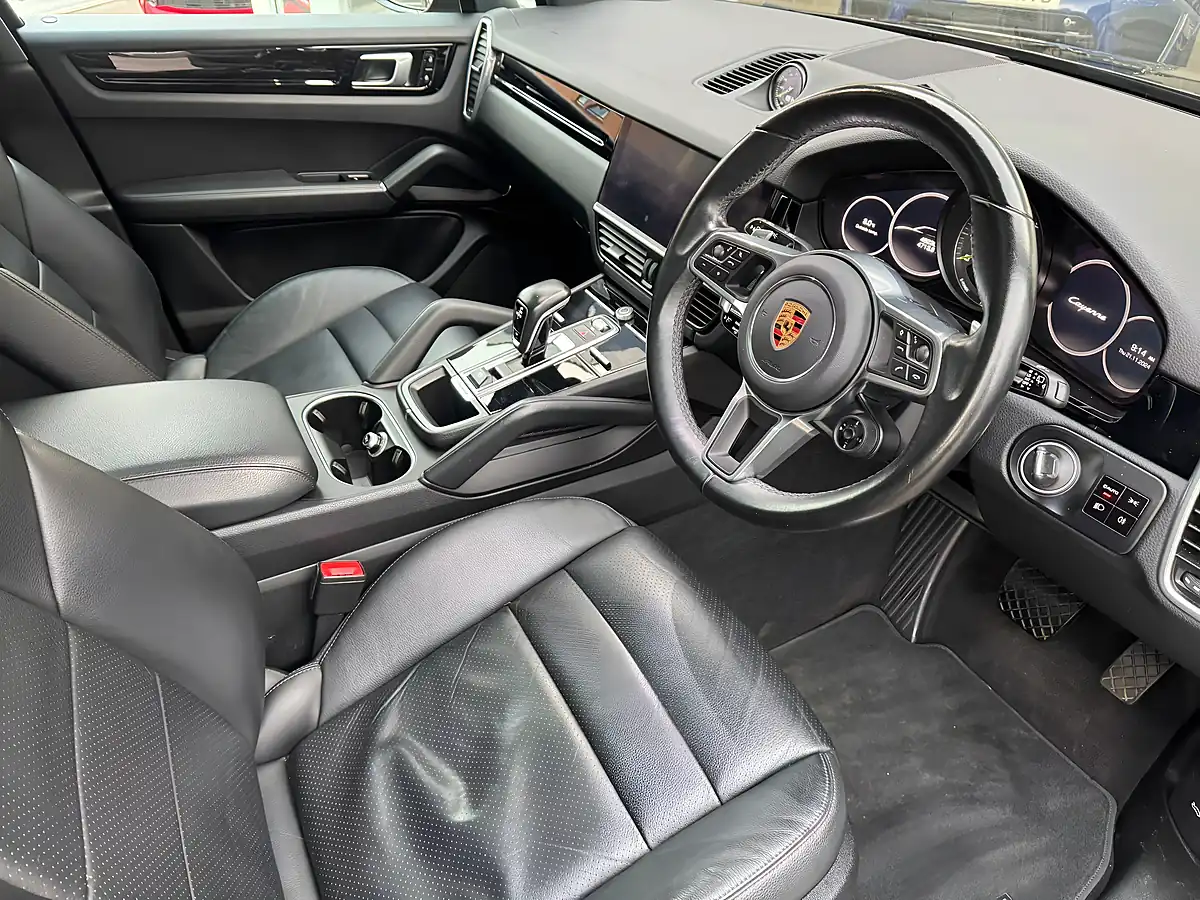 Used 2019 Porsche Cayenne Tiptronics Jet Black - Interior and Exterior details 10