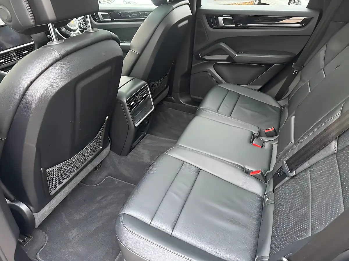 Used 2019 Porsche Cayenne Tiptronics Jet Black - Interior and Exterior details 12