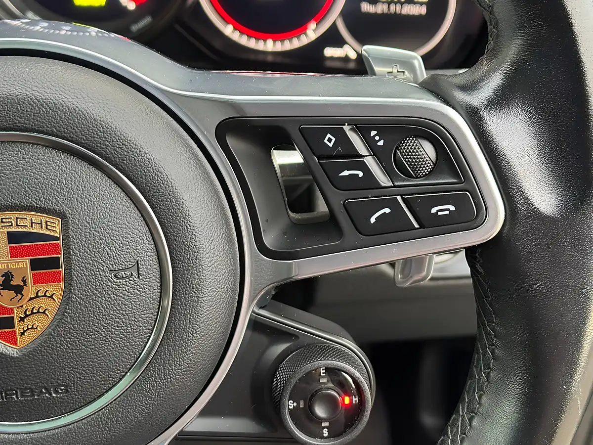 Used 2019 Porsche Cayenne Tiptronics Jet Black - Interior and Exterior details 13