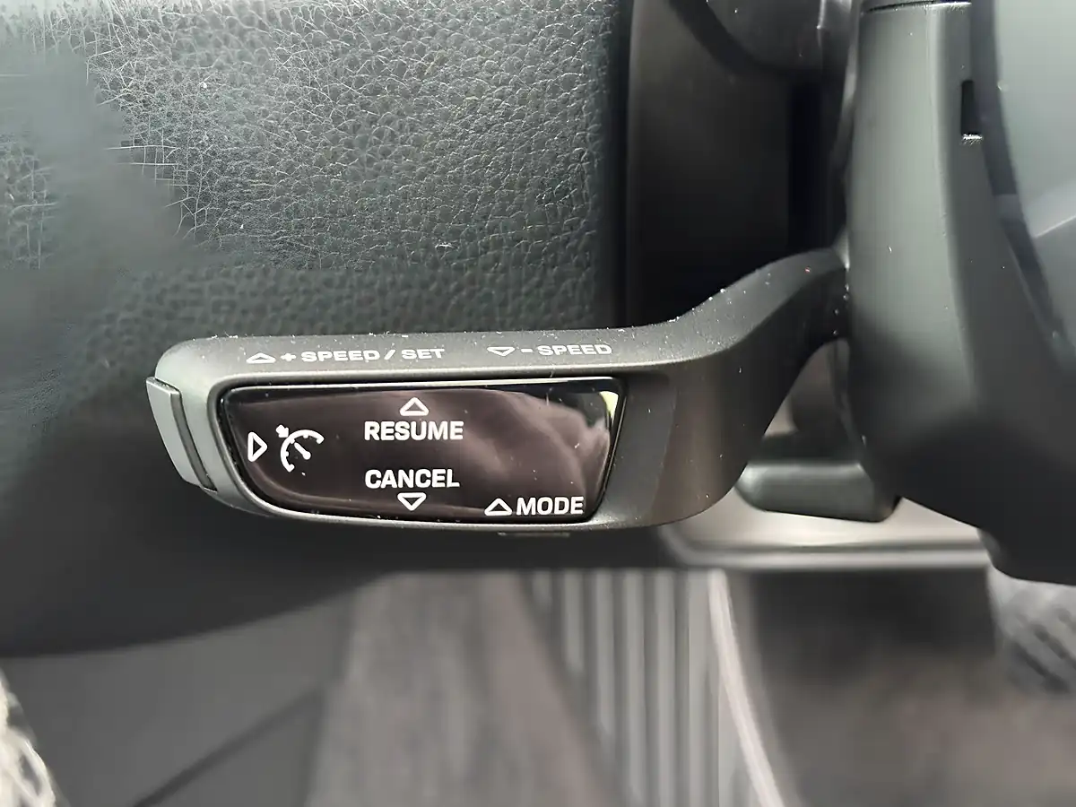 Used 2019 Porsche Cayenne Tiptronics Jet Black - Interior and Exterior details 14