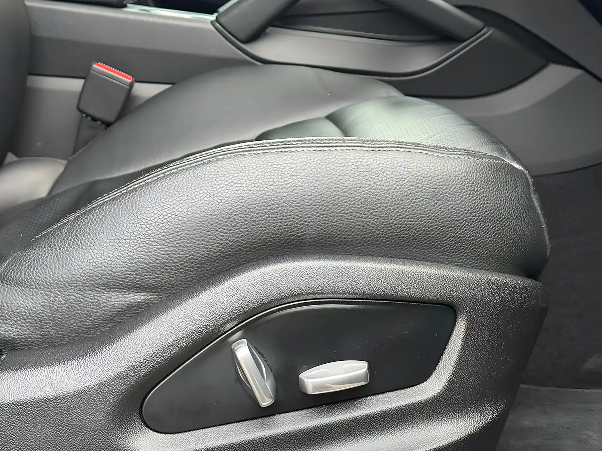 Used 2019 Porsche Cayenne Tiptronics Jet Black - Interior and Exterior details 15