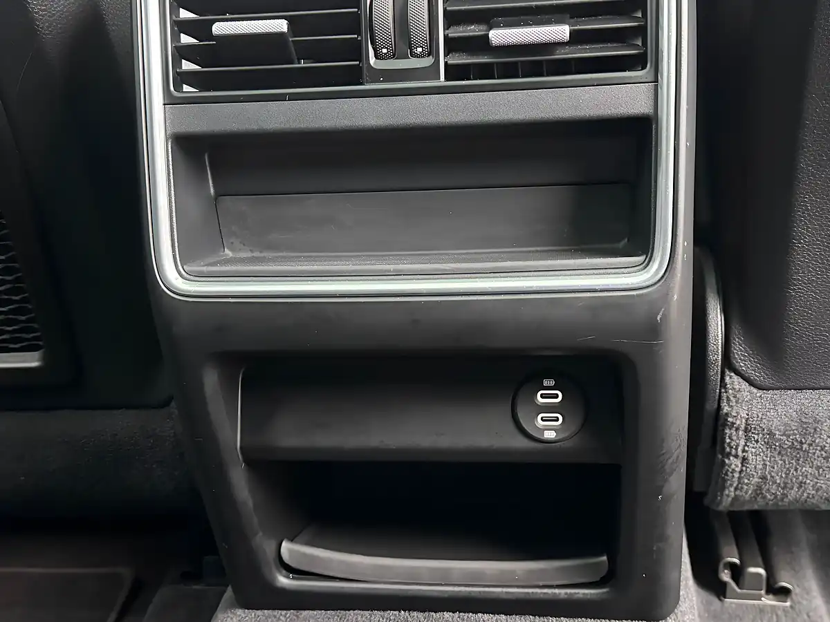 Used 2019 Porsche Cayenne Tiptronics Jet Black - Interior and Exterior details 16