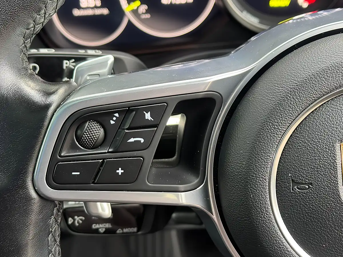 Used 2019 Porsche Cayenne Tiptronics Jet Black - Interior and Exterior details 17