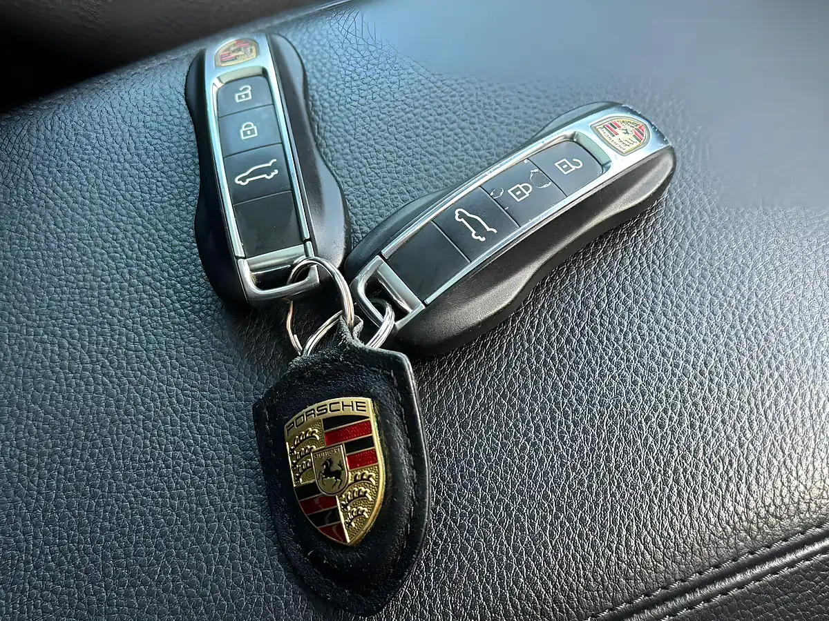 Used 2019 Porsche Cayenne Tiptronics Jet Black - Interior and Exterior details 18