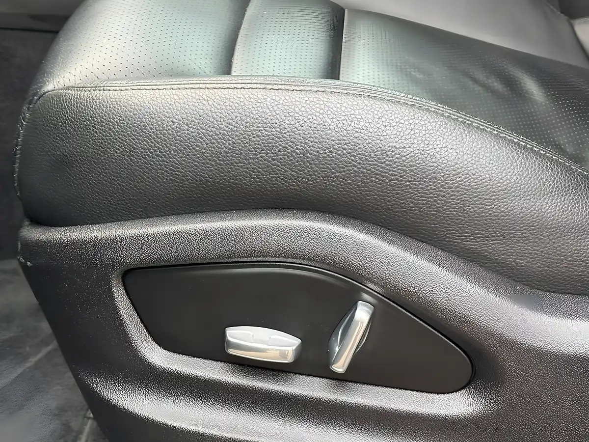 Used 2019 Porsche Cayenne Tiptronics Jet Black - Interior and Exterior details 19