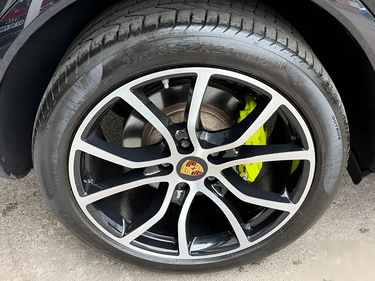 Used 2019 Porsche Cayenne Tiptronics Jet Black - Interior and Exterior details 20