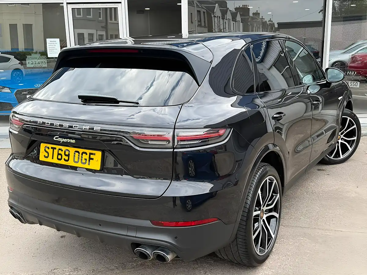 Used 2019 Porsche Cayenne Tiptronics Jet Black - Interior and Exterior details 3