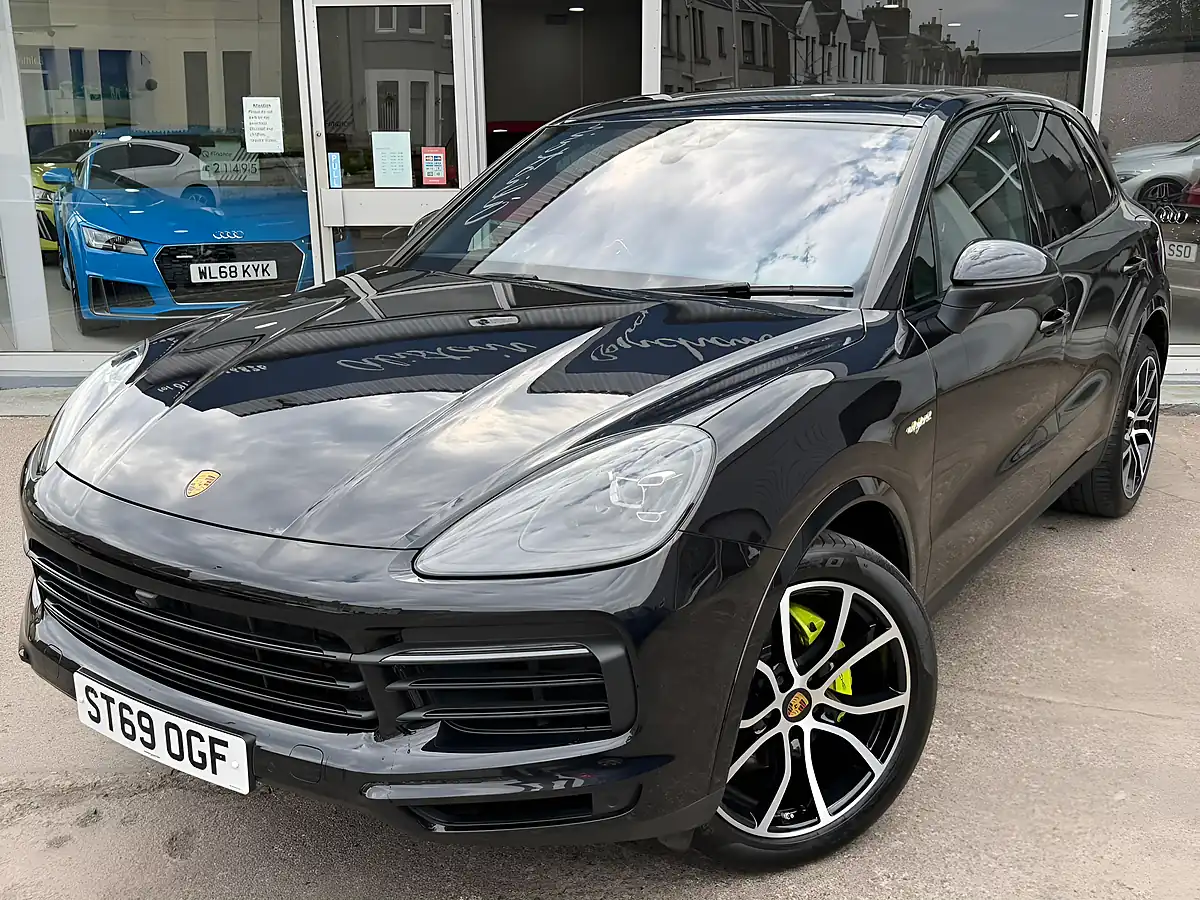 Used 2019 Porsche Cayenne Tiptronics Jet Black - Interior and Exterior details 4