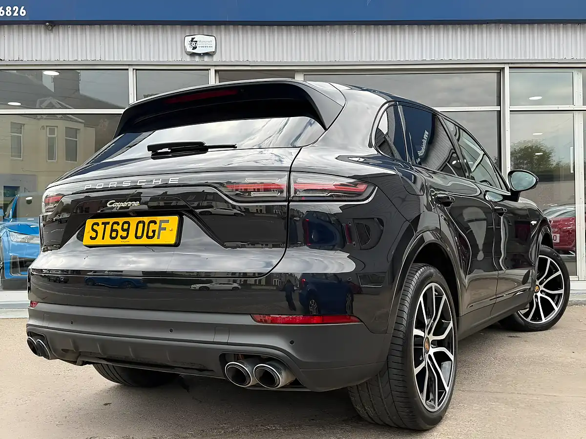 Used 2019 Porsche Cayenne Tiptronics Jet Black - Interior and Exterior details 5