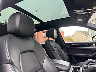 Used 2019 Porsche Cayenne Tiptronics Jet Black - Interior and Exterior details 9