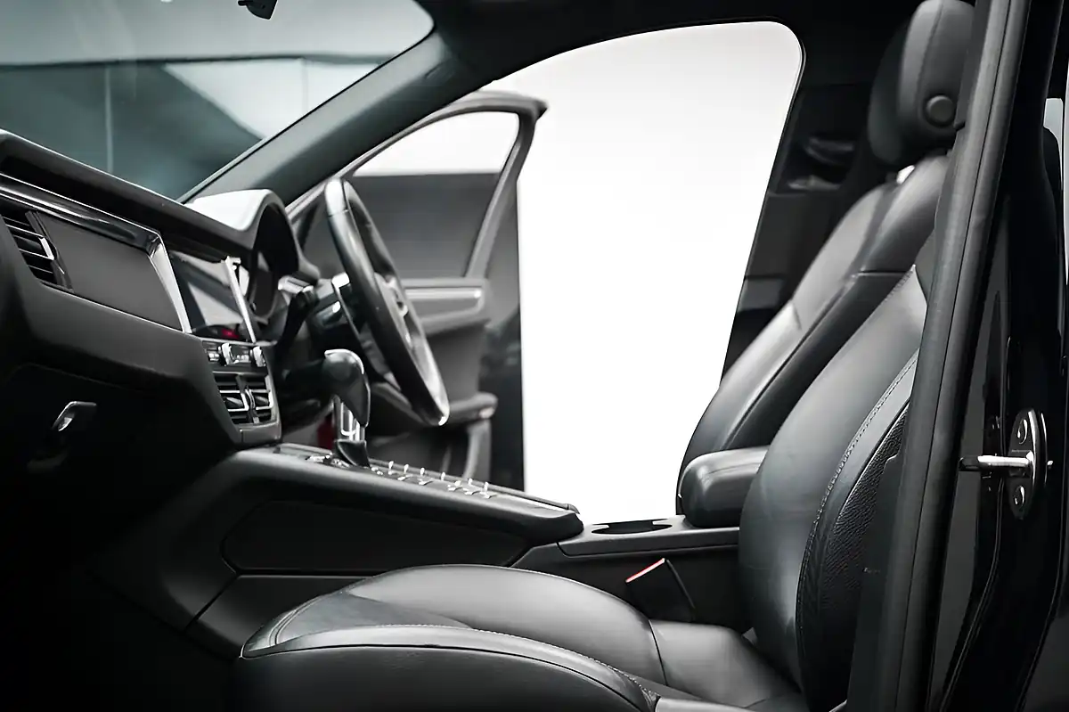 Used 2019 Porsche Macan Black - Interior and Exterior details 16