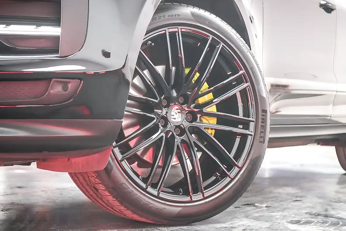 Used 2019 Porsche Macan Black - Interior and Exterior details 2