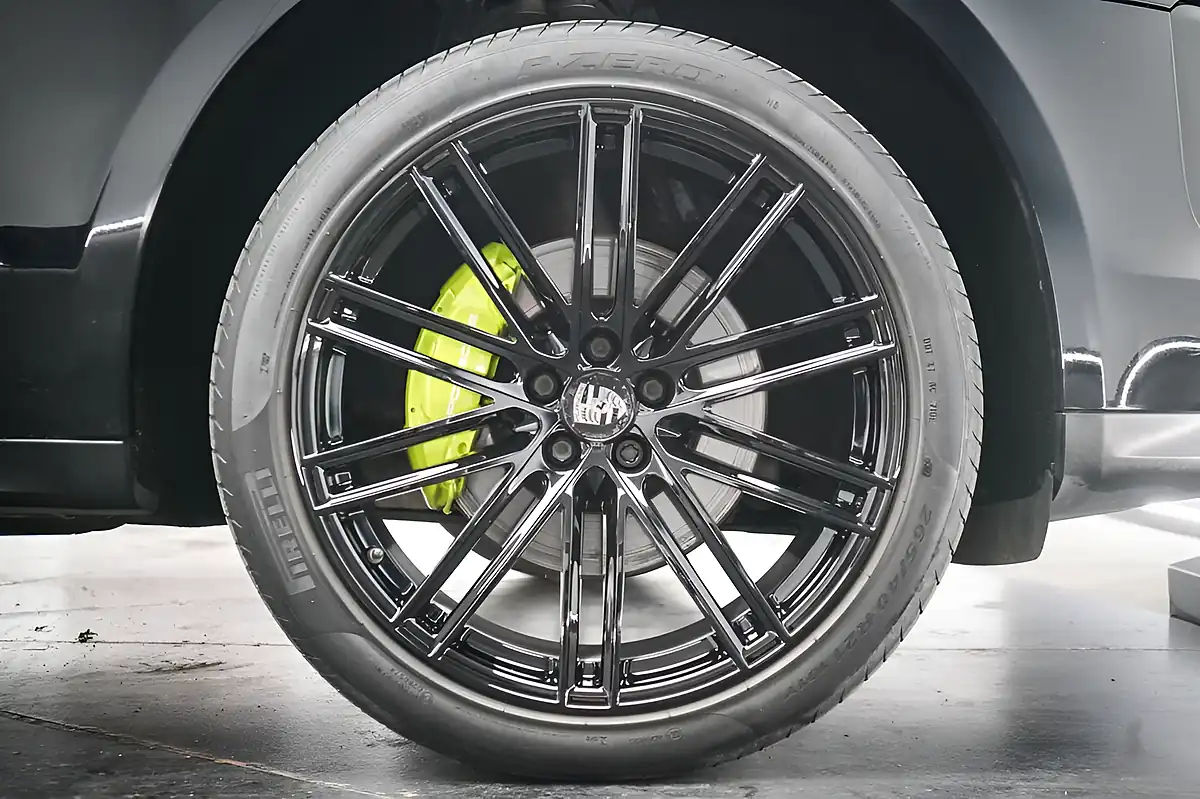 Used 2019 Porsche Macan Black - Interior and Exterior details 20
