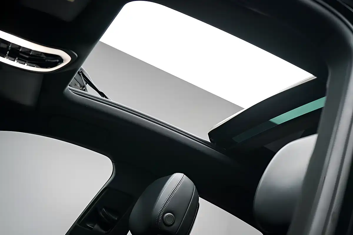 Used 2019 Porsche Macan Black - Interior and Exterior details 4