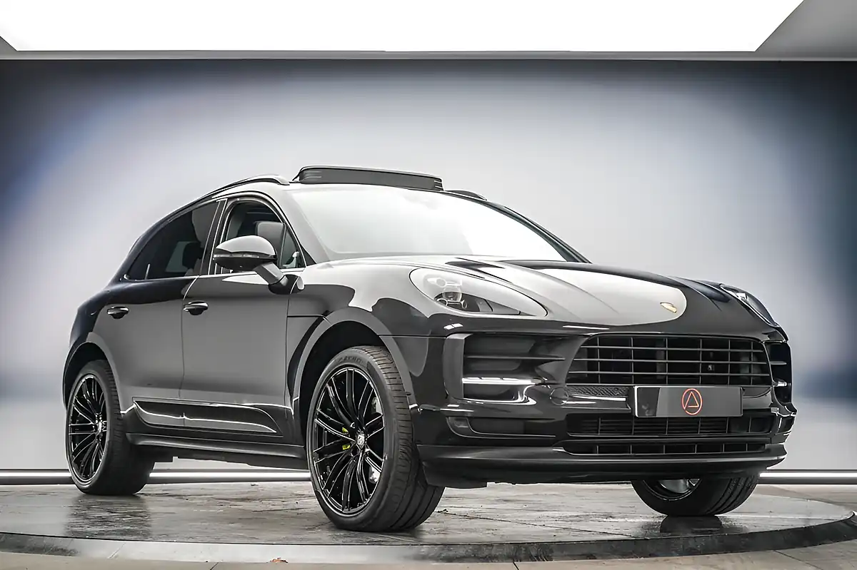 Used 2019 Porsche Macan Black - Interior and Exterior details 5