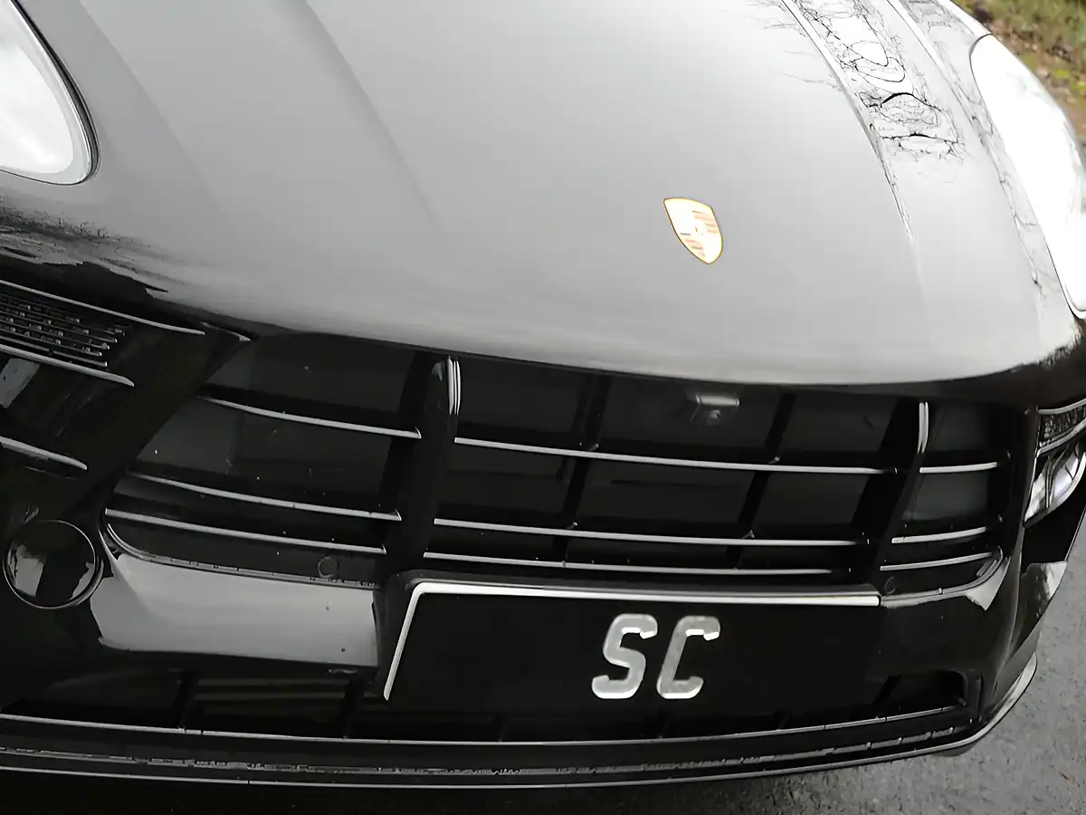 Used 2019 Porsche Macan Black - Interior and Exterior details 6