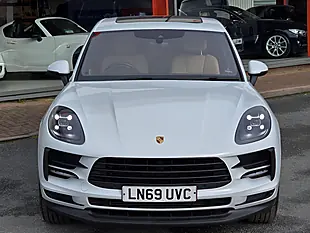 Used 2019 Porsche Macan Carrara White - Interior and Exterior details 10