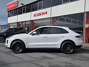 Used 2019 Porsche Macan Carrara White - Interior and Exterior details 11
