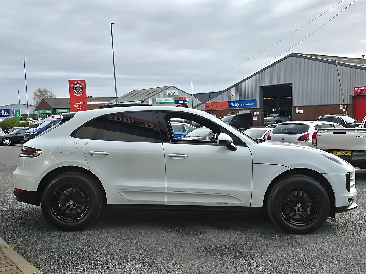 Used 2019 Porsche Macan Carrara White - Interior and Exterior details 12