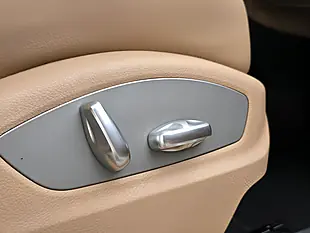 Used 2019 Porsche Macan Carrara White - Interior and Exterior details 14