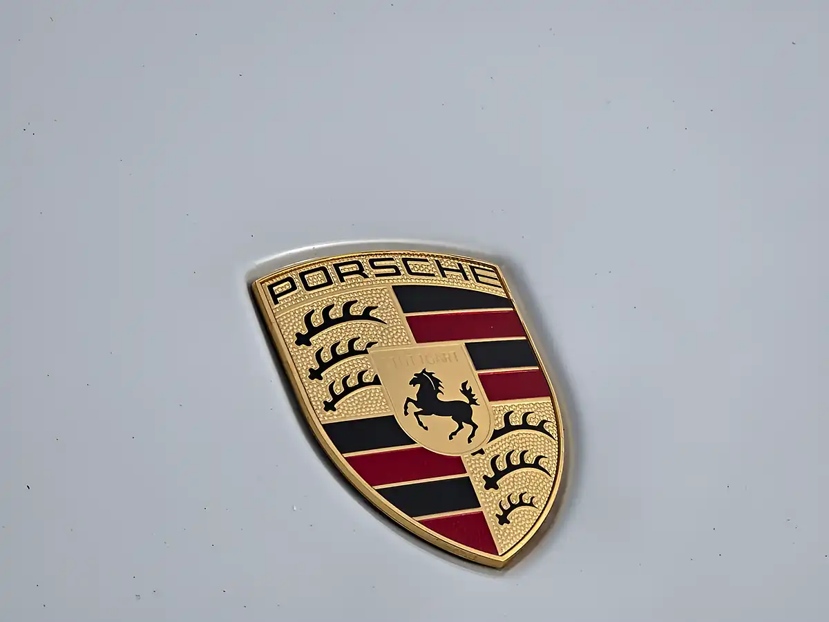 Used 2019 Porsche Macan Carrara White - Interior and Exterior details 19