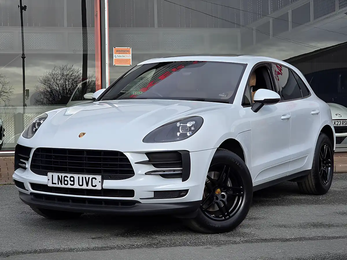 Used 2019 Porsche Macan Carrara White - Interior and Exterior details 2