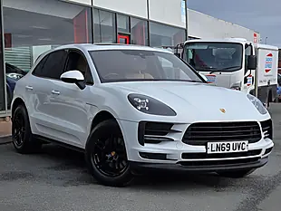 Used 2019 Porsche Macan Carrara White - Interior and Exterior details 3