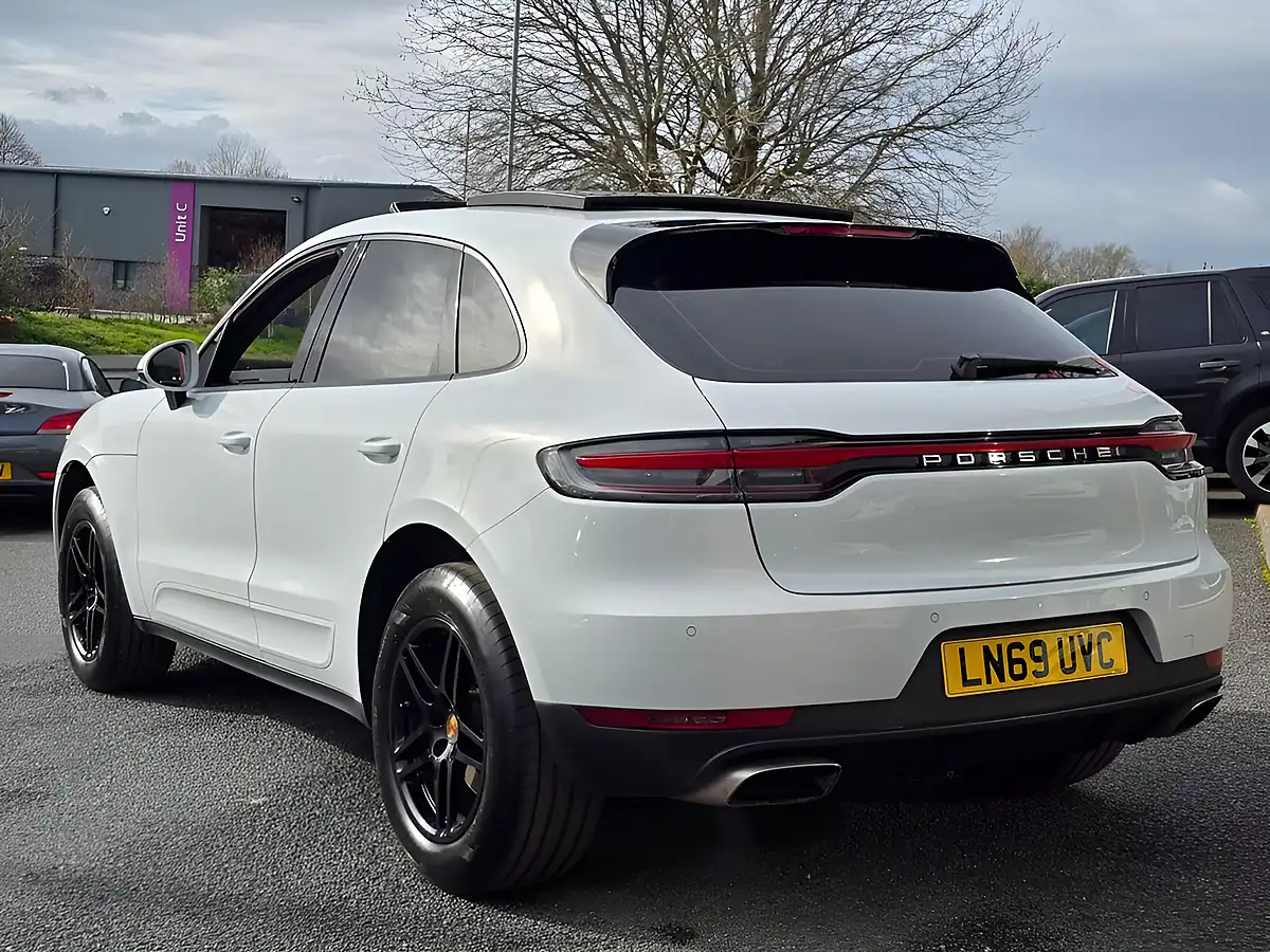 Used 2019 Porsche Macan Carrara White - Interior and Exterior details 5