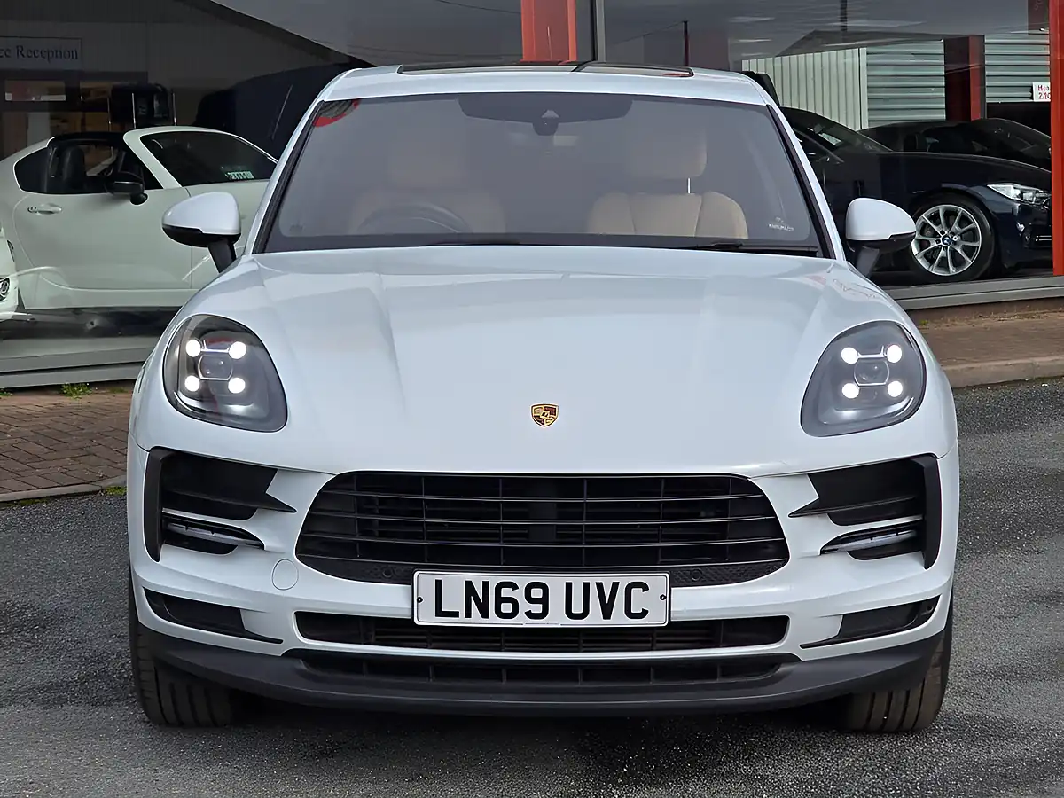 Used 2019 Porsche Macan Carrara White - Interior and Exterior details 6