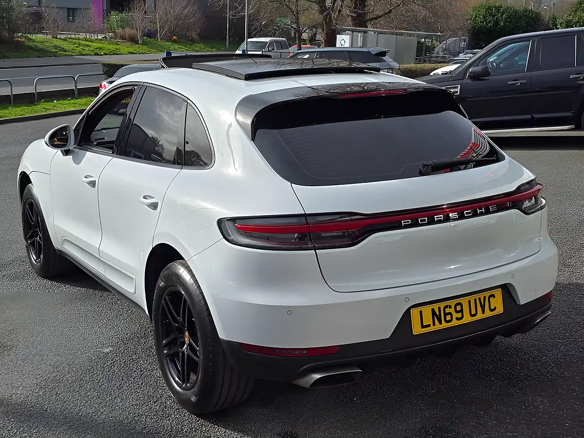 Used 2019 Porsche Macan Carrara White - Interior and Exterior details 9