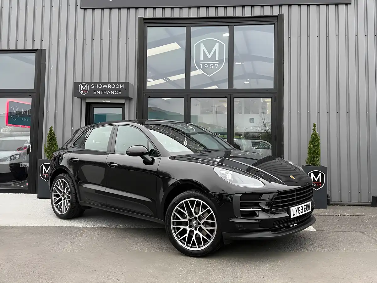 Used 2019 Porsche Macan Facelift Black - Front View