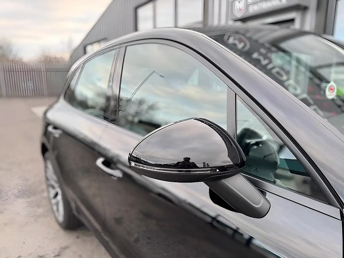 Used 2019 Porsche Macan Facelift Black - Interior and Exterior details 12