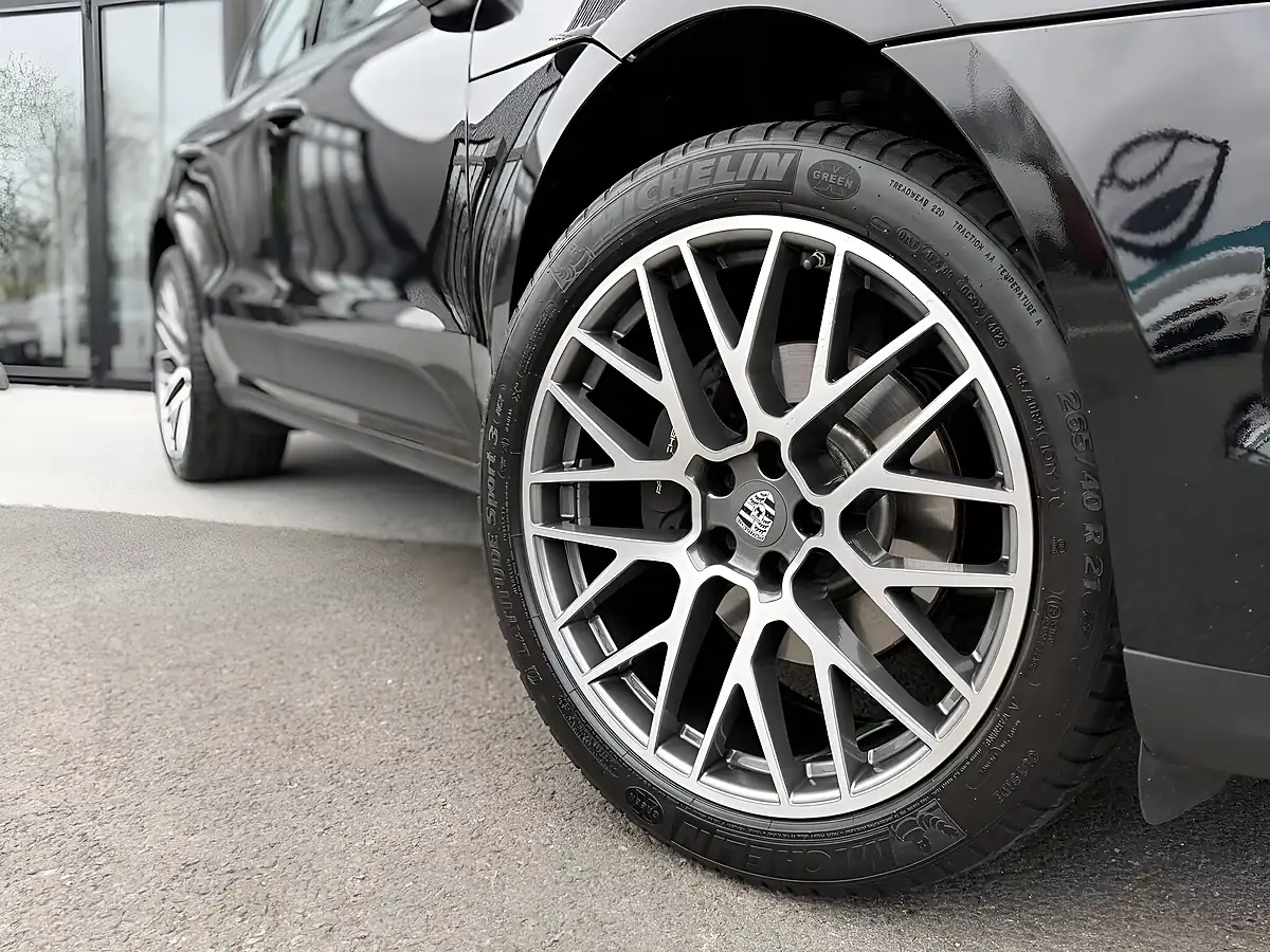 Used 2019 Porsche Macan Facelift Black - Interior and Exterior details 6