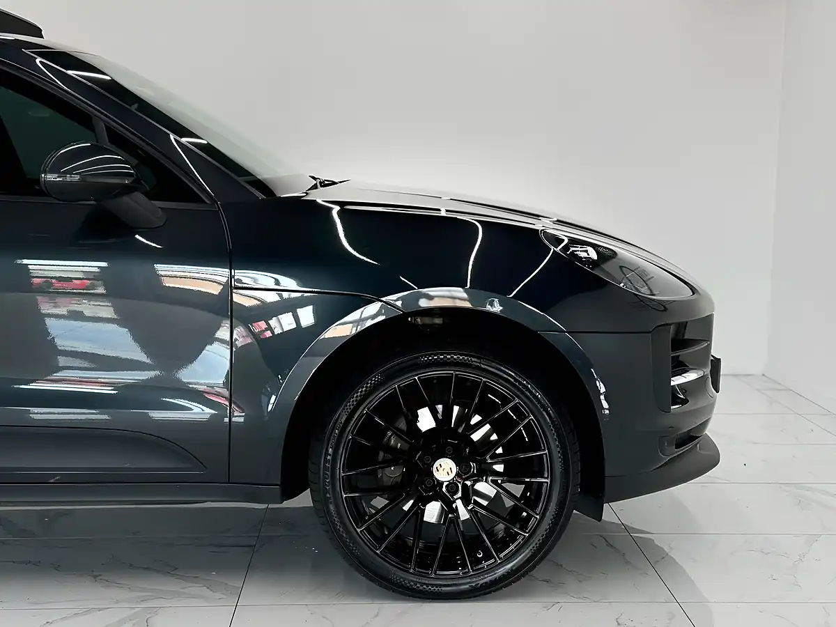 Used 2019 Porsche Macan High Spec Grey - Interior and Exterior details 16